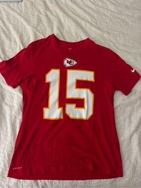 Patrick Mahomes Chiefs Nike Red Dri-FIT Men’s Tee with Jersey Number